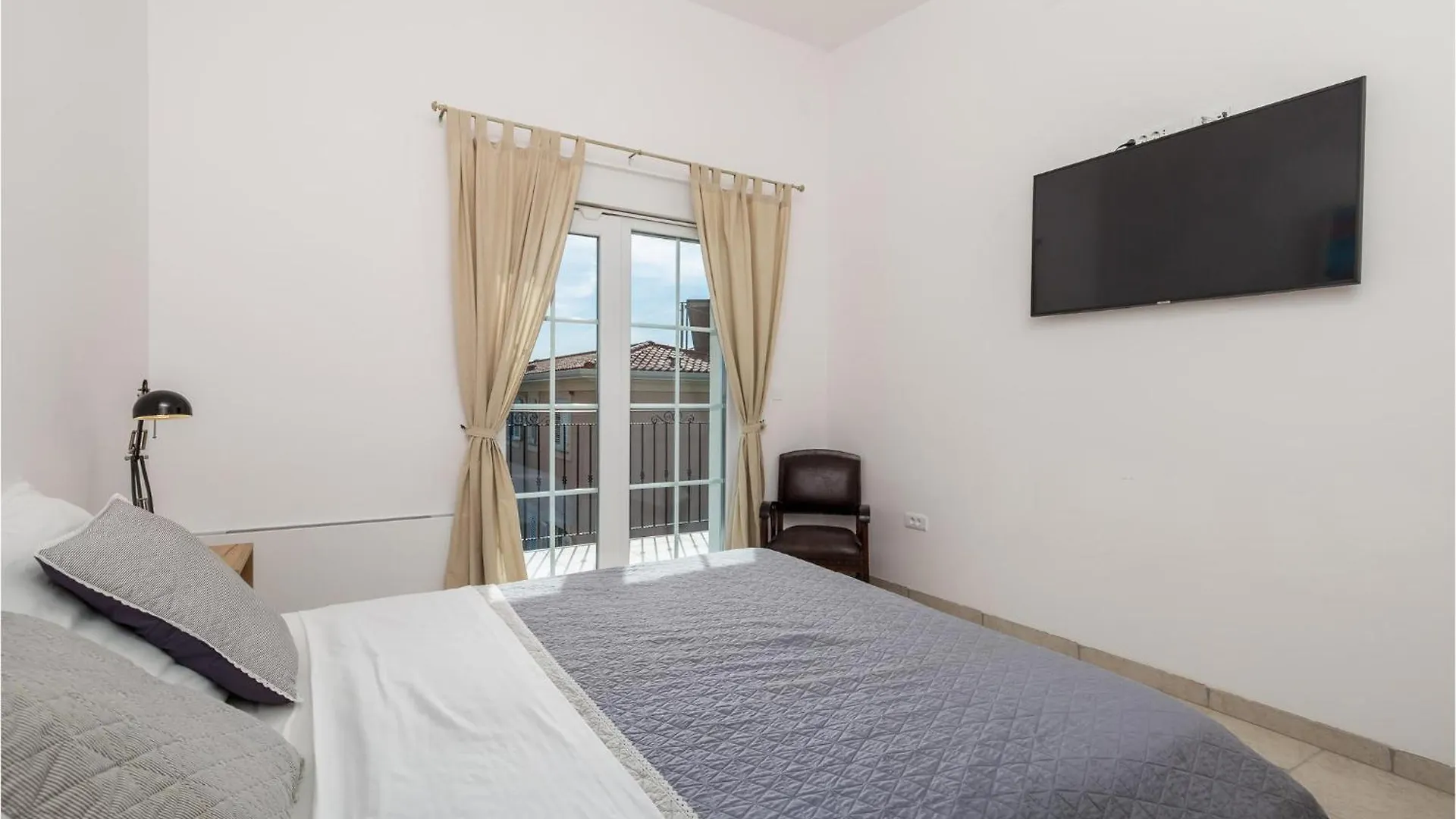 Lovely Home In Kornic With Kitchen 0*,